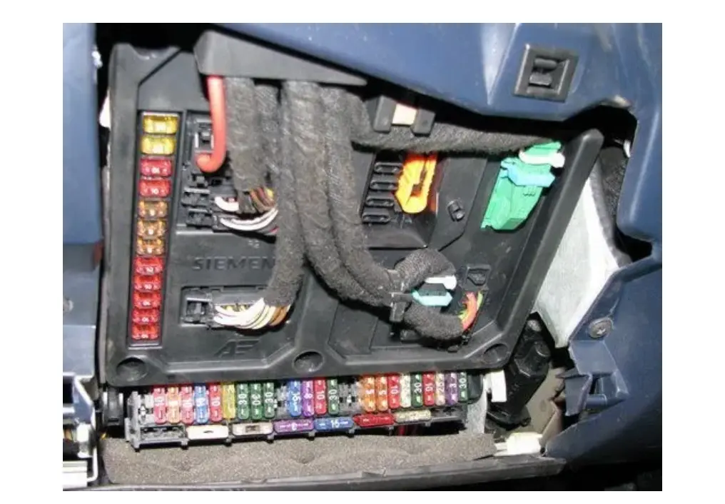 blok zapobizhnikiv vw sharan - Запобіжники і реле Volkswagen Sharan blok zapobizhnikiv vw sharan