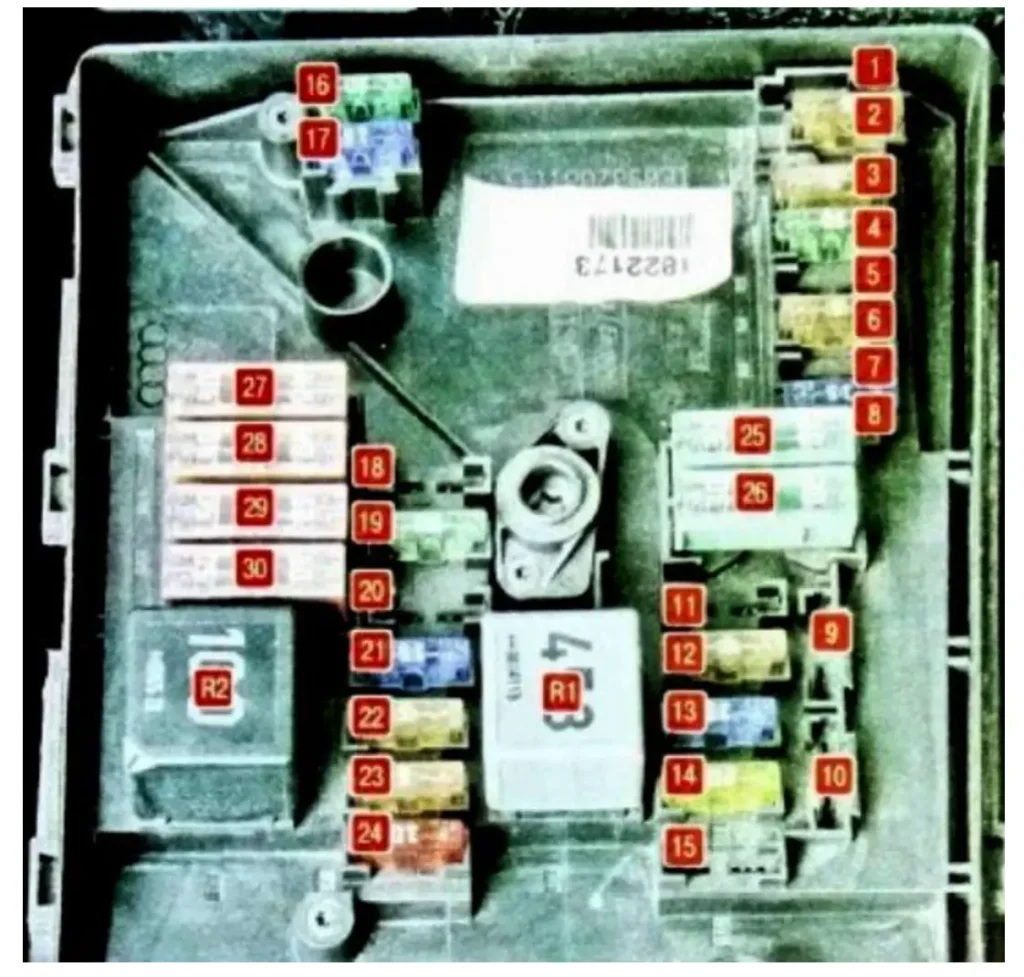 blok zapobizhnykiv i rele volkswagen golf 6 - Запобіжники і реле Volkswagen Golf 6 blok zapobizhnykiv i rele volkswagen golf 6