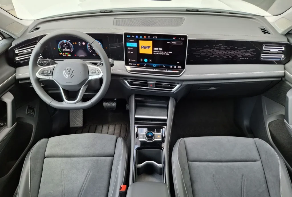 interier volkswagen tiguan 1 - Огляд нового Volkswagen Tiguan: практичний і стильний кросовер interier volkswagen tiguan 1