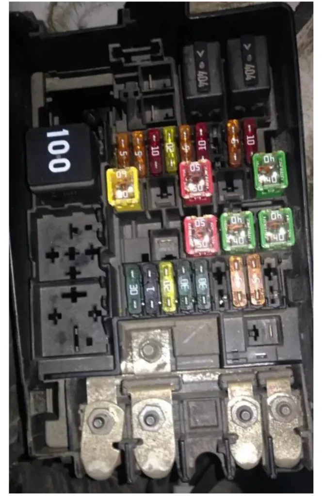 motornij vidsik jetta 6 - Схеми запобіжників і реле Volkswagen Jetta 6 motornij vidsik jetta 6